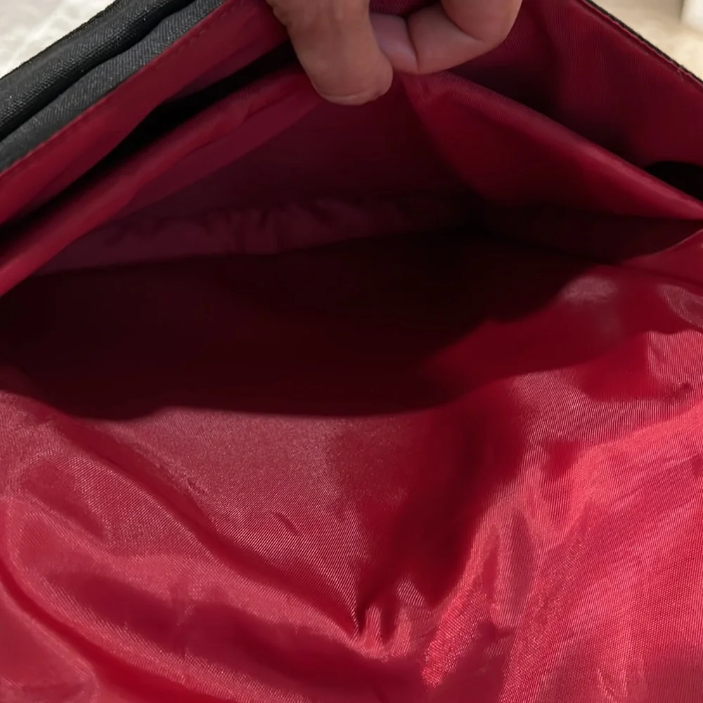 Used Belkin Bags | Laptop | color: Black /Red | - Picture 4 of 9